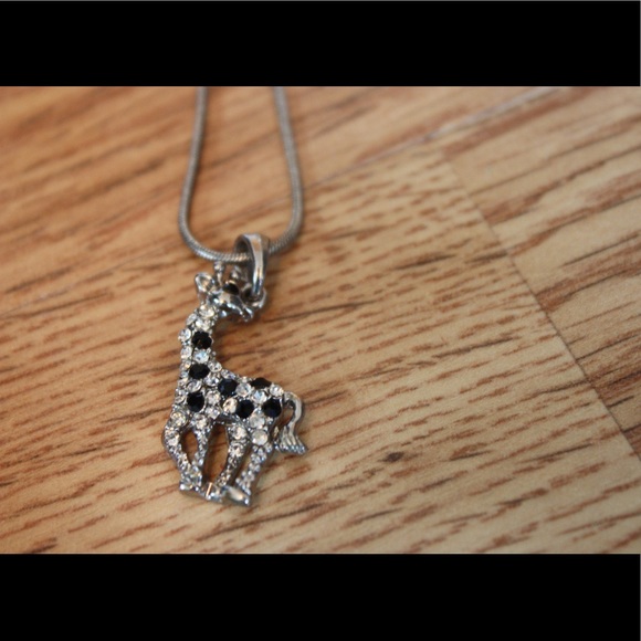 Giraffe Necklace - Picture 1 of 2